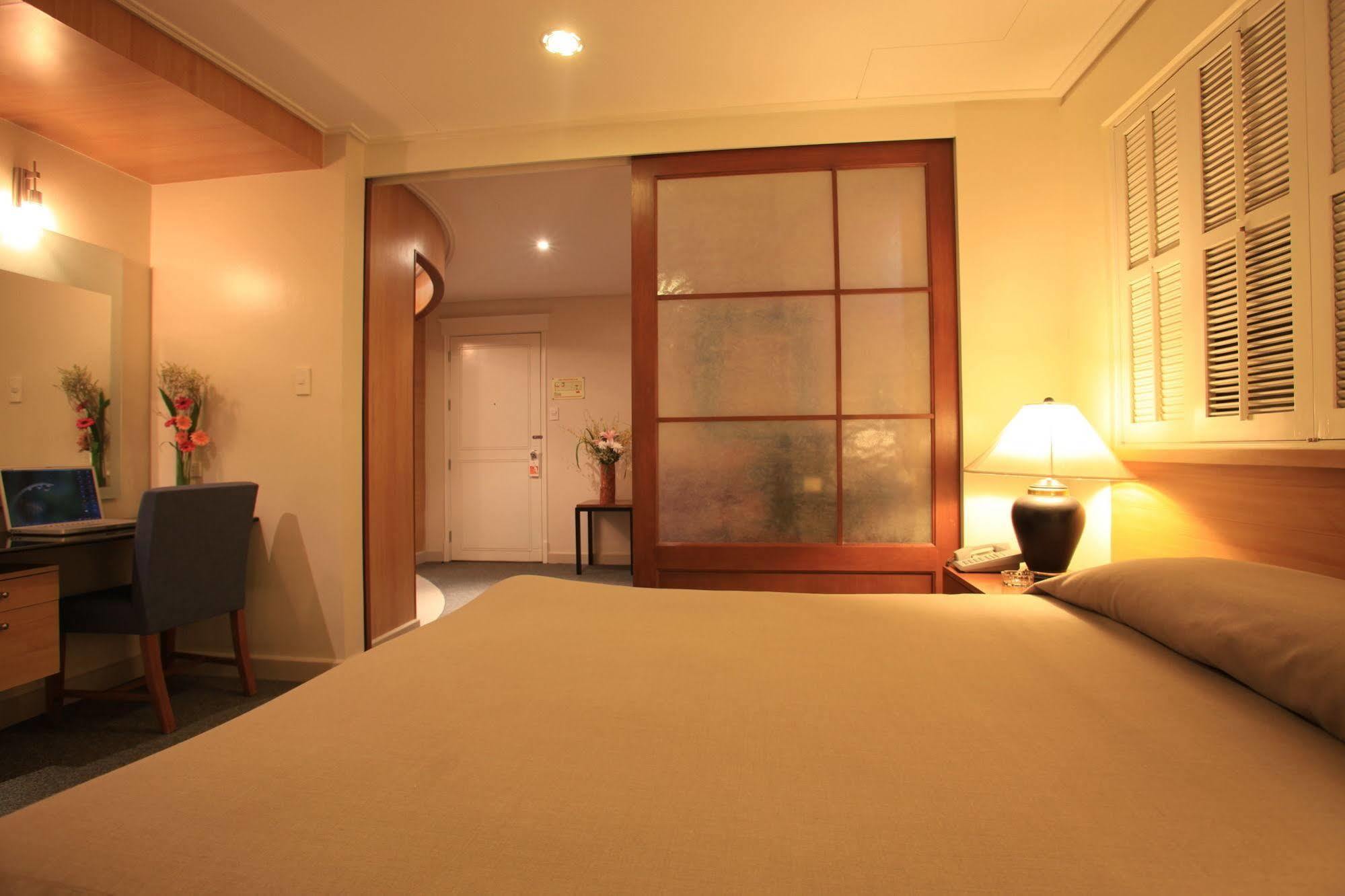 Mabini Mansion Hotel & Residential Suites 马尼拉 外观 照片