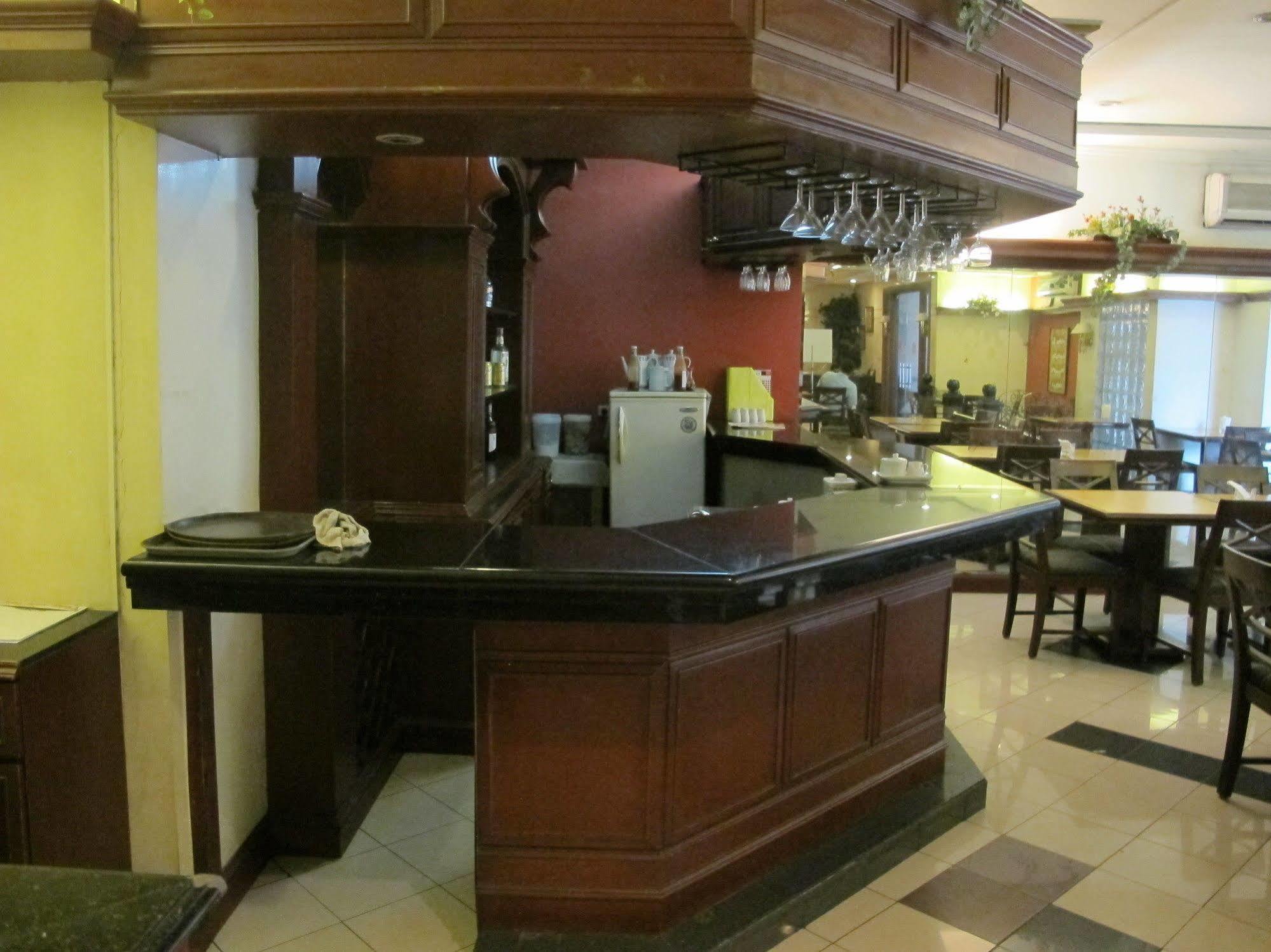 Mabini Mansion Hotel & Residential Suites 马尼拉 外观 照片