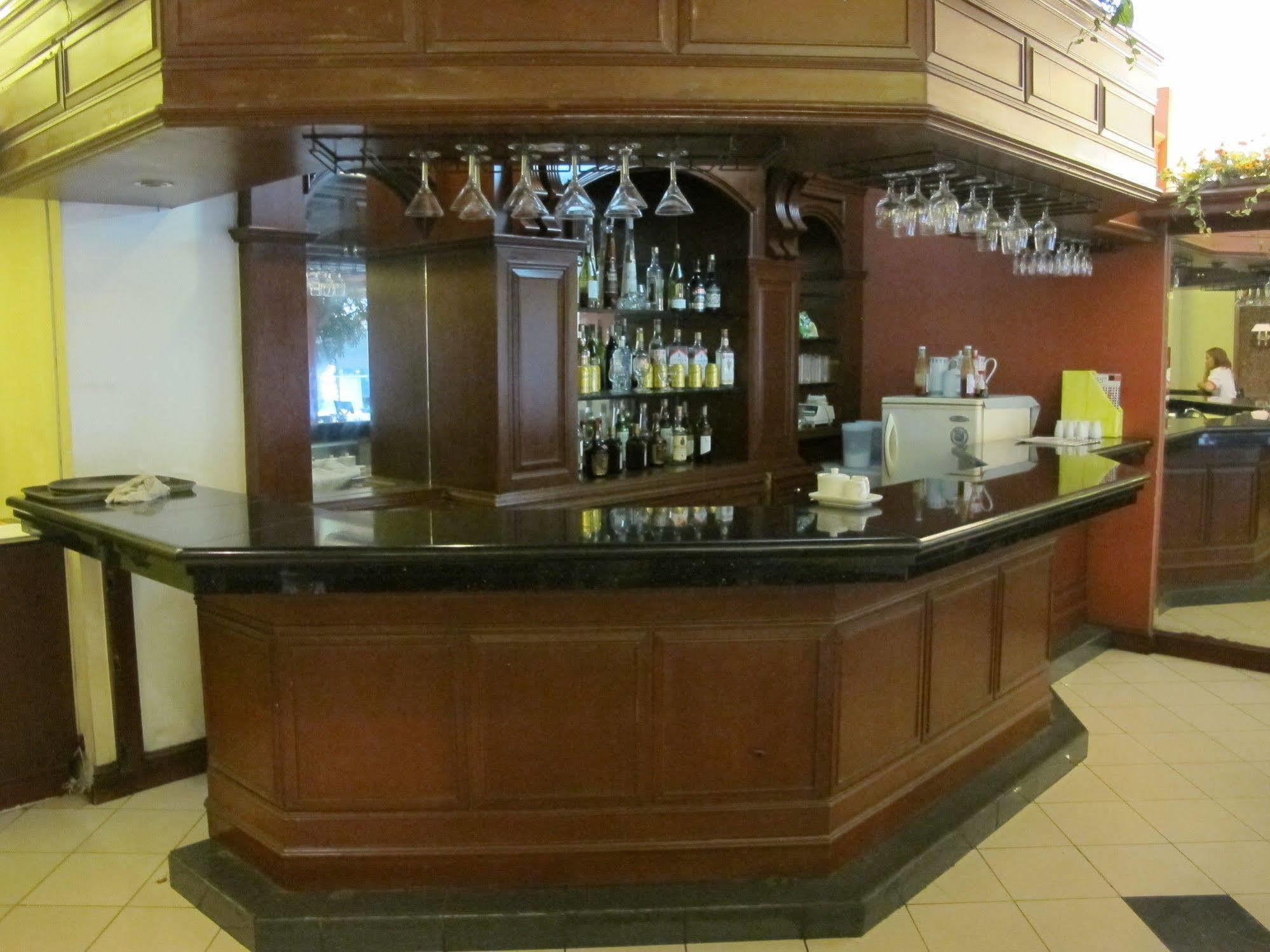 Mabini Mansion Hotel & Residential Suites 马尼拉 外观 照片